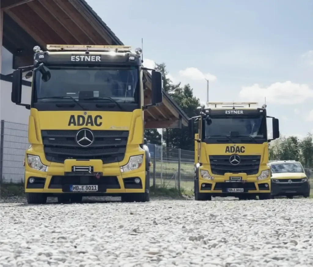 Einsatzbereite Abschleppfahrzeuge des Estner Abschleppdienstes