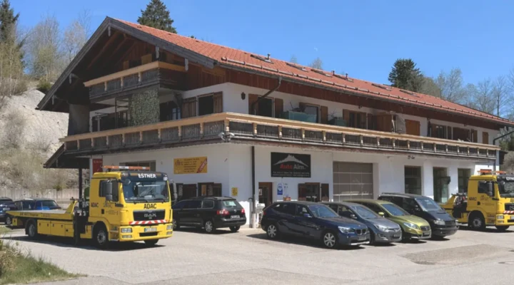 Abschleppdienst ESTNER Standort Reichersbeuern mit ADAC Fahrzeugen