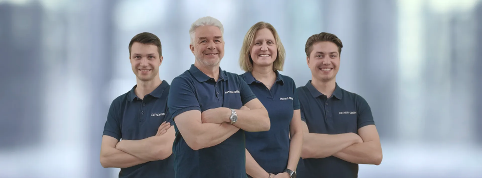 Team der Firma Estner im Die Mitarbeiter eines familiengeführten Unternehmens für Abschleppdienst, Straßenbau und Umweltservice