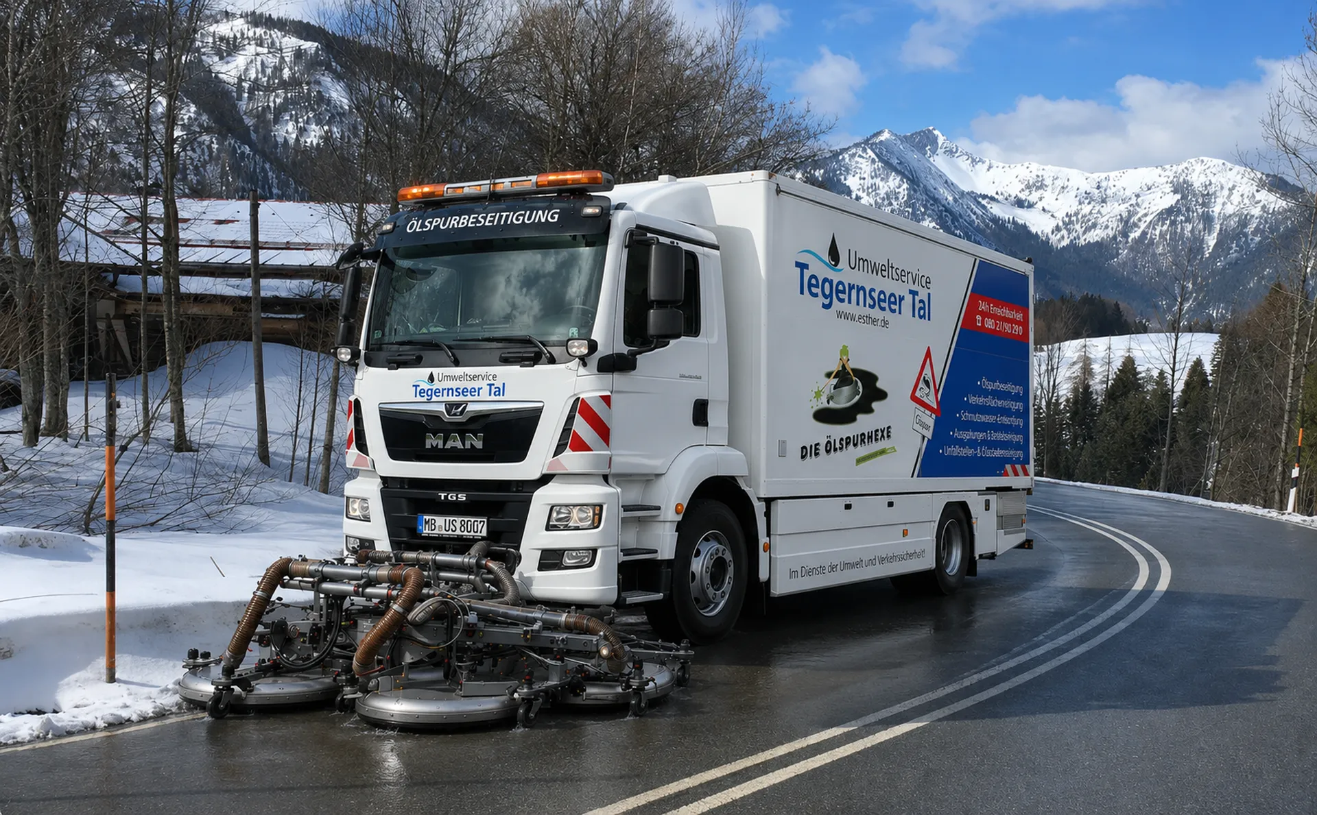 MAN 15T Ölspurmaschine des Umweltservice Tegernseer Tal bei der professionellen Ölspurbeseitigung und Verkehrsflächenreinigung